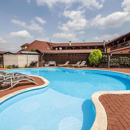 Uničov Hotel Aldo מראה חיצוני תמונה