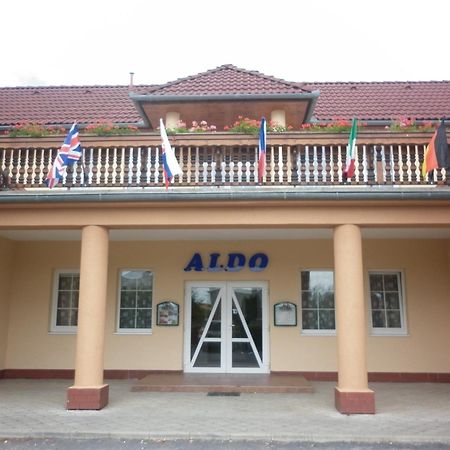 Uničov Hotel Aldo מראה חיצוני תמונה