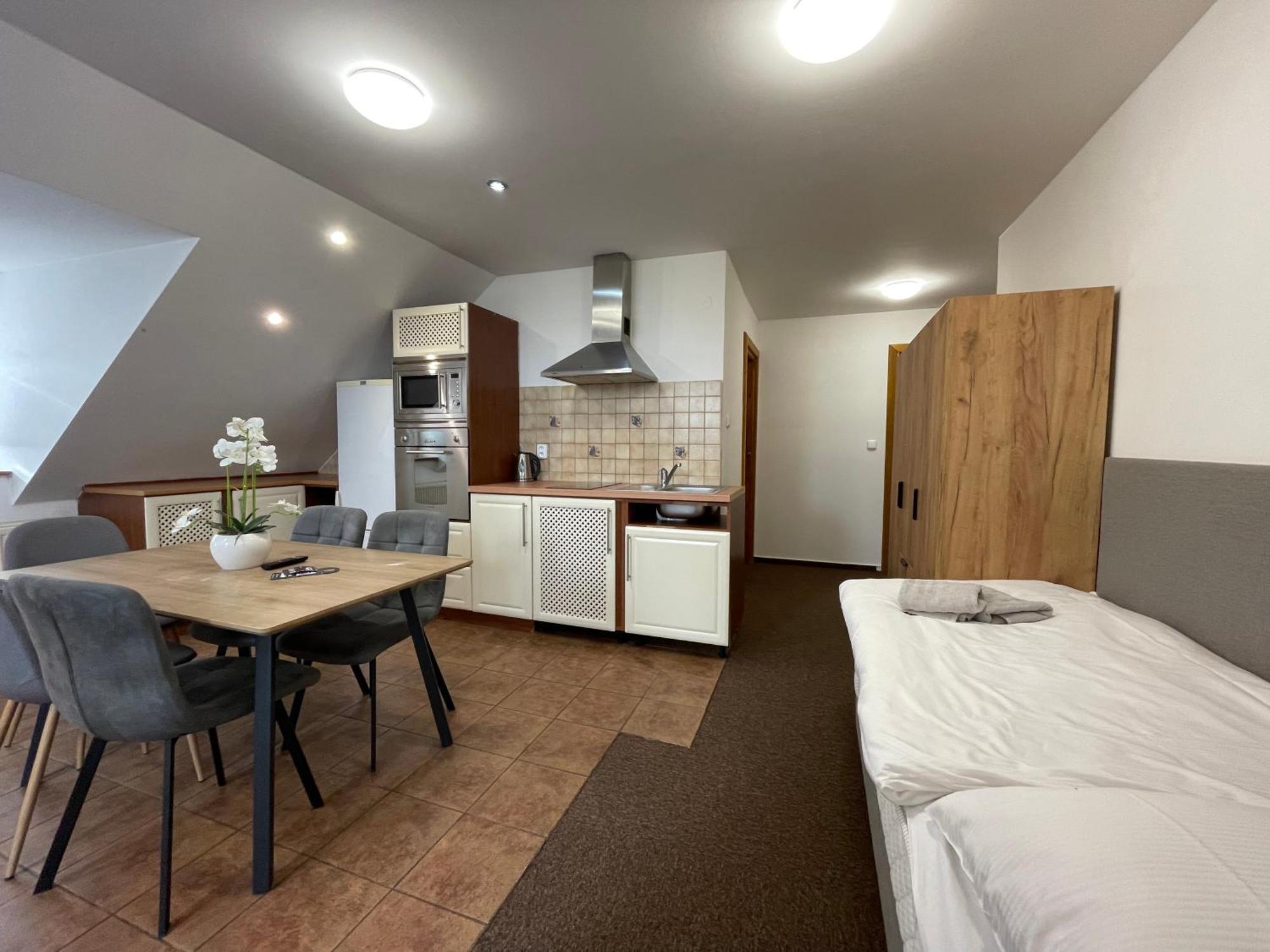 Uničov Hotel Aldo מראה חיצוני תמונה