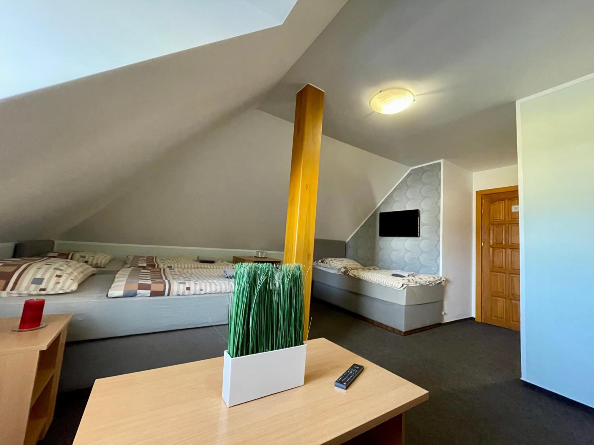 Uničov Hotel Aldo מראה חיצוני תמונה