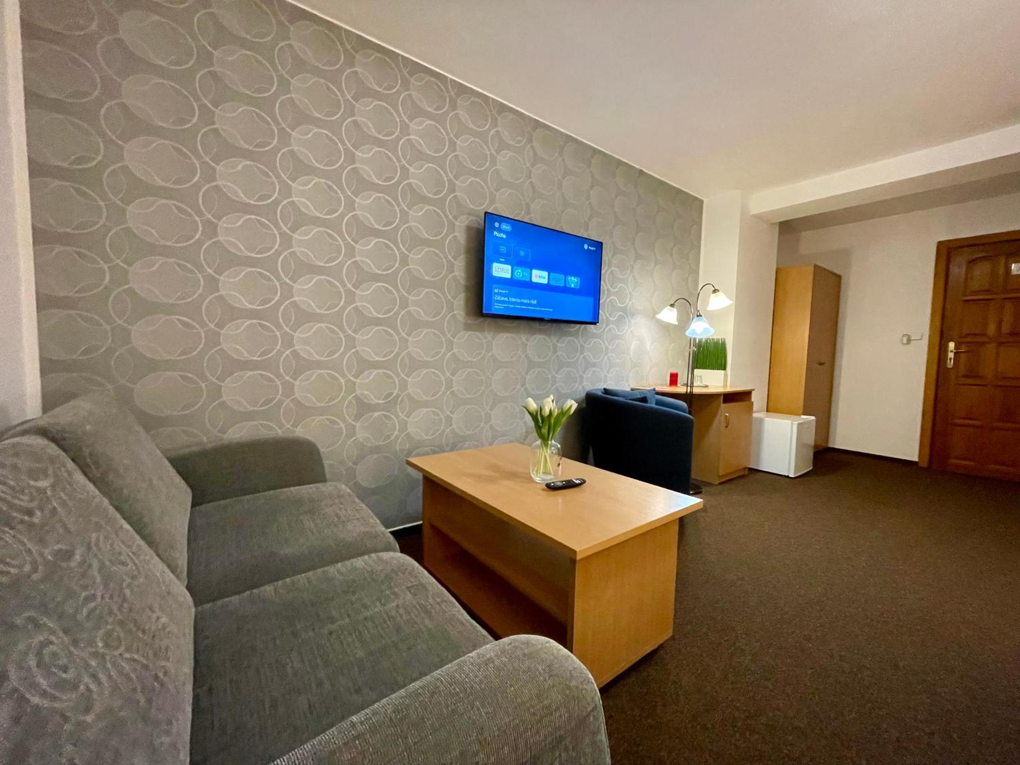 Uničov Hotel Aldo מראה חיצוני תמונה